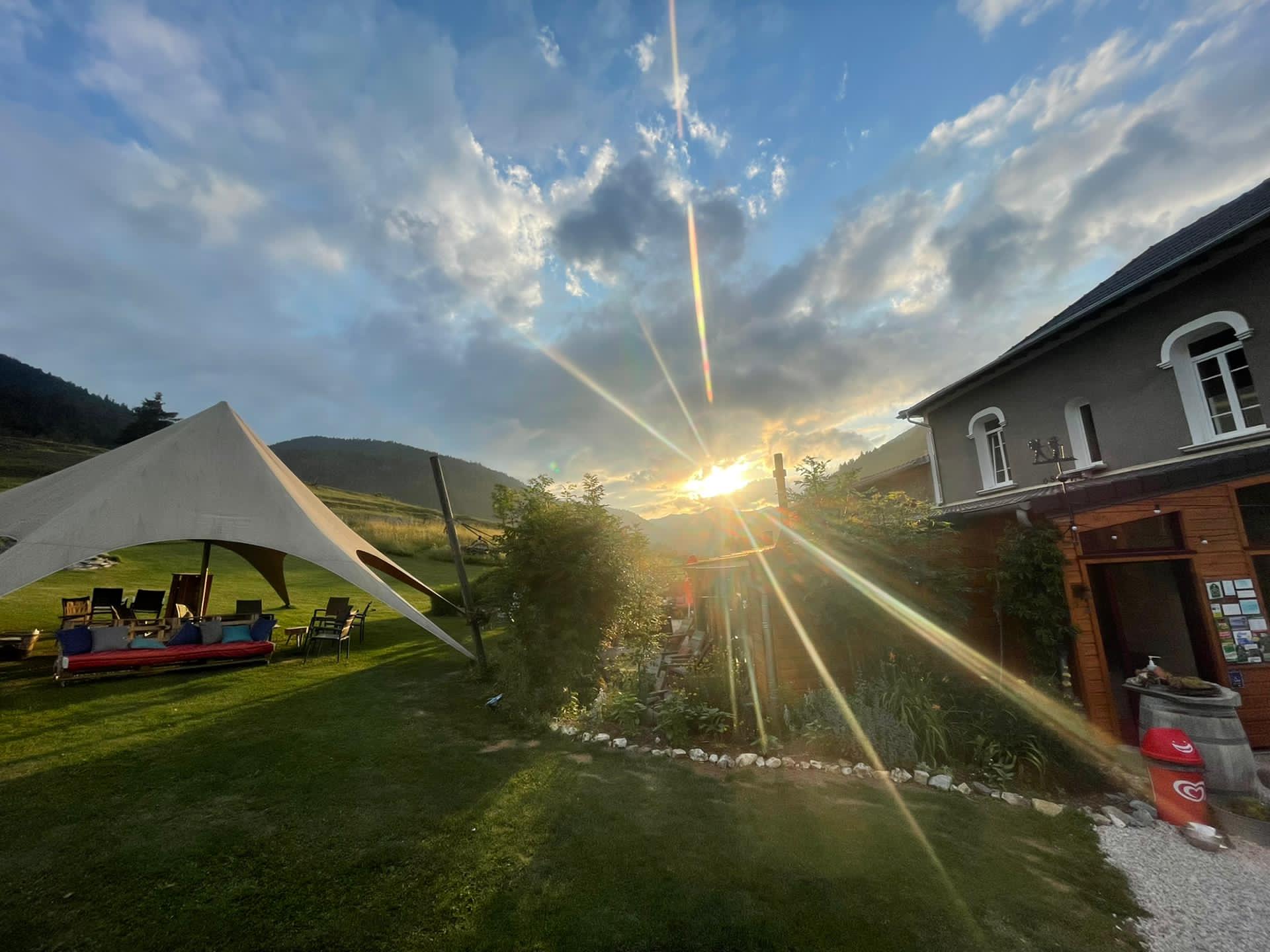 Een prachtige zonsondergang. Wat denk jij? Een prachtige zonsondergang. Wat denk jij?